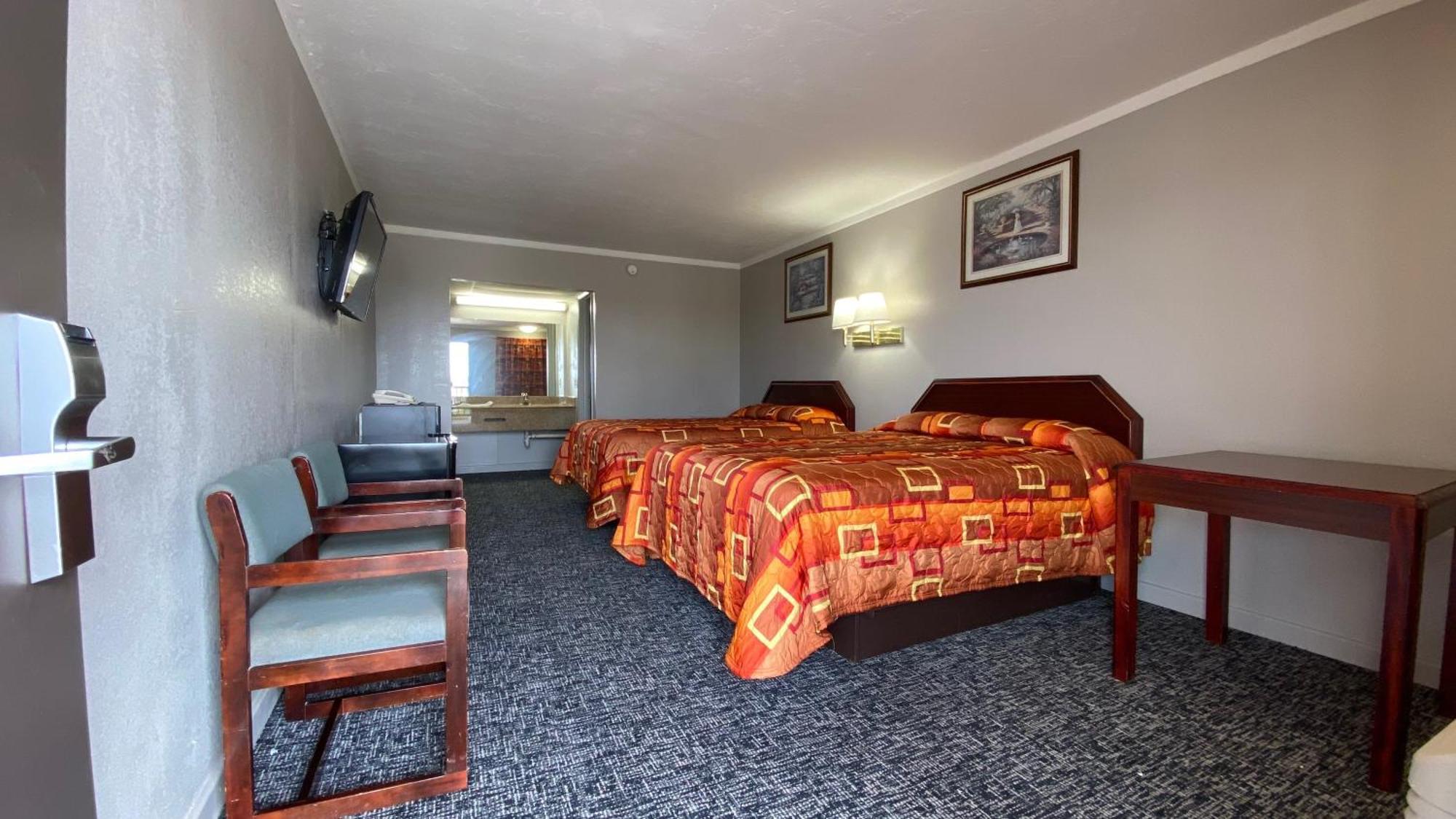 Hotel 81 El Reno Bagian luar foto